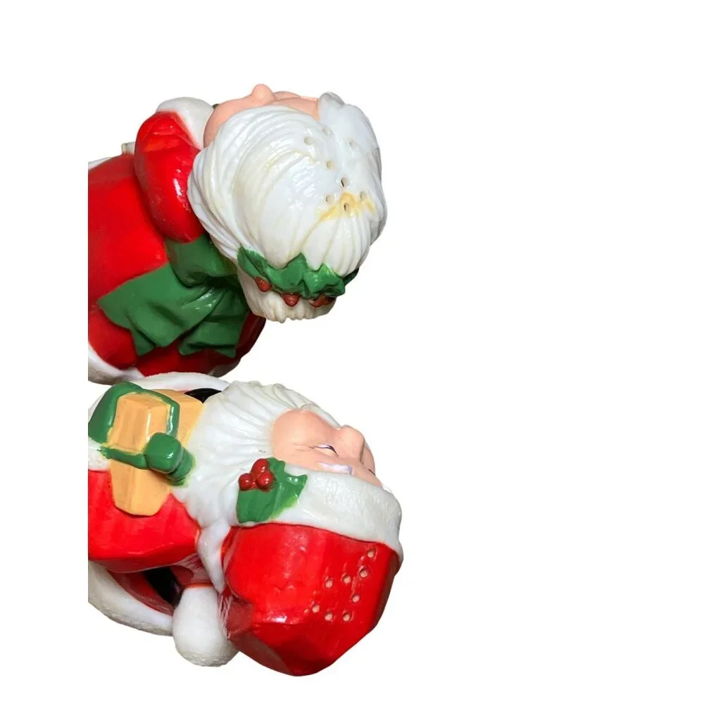 Hallmark Santa & Mrs. Claus Plastic Salt & Pepper Shakers Christmas Decor Vintag